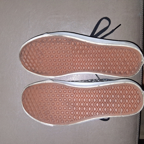 Vans Wild Pattern Sneakers with Black and White Accents - Picture 4 of 8